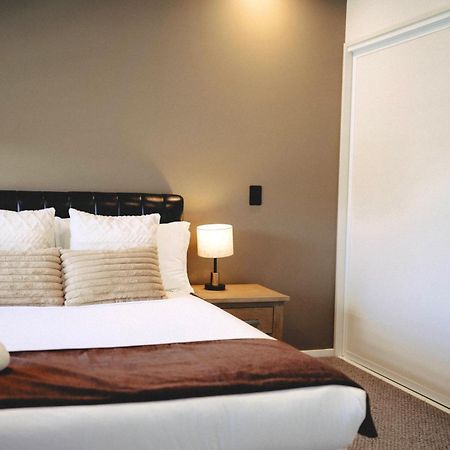 כרייסטצ'רץ' Cbd Contemporary Comfort Townhouse 2 Bed 2Bath מראה חיצוני תמונה
