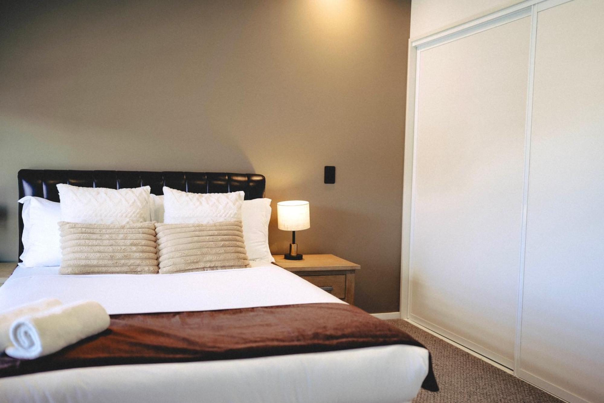 כרייסטצ'רץ' Cbd Contemporary Comfort Townhouse 2 Bed 2Bath מראה חיצוני תמונה